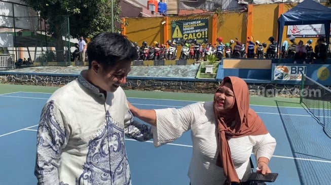 Baim Wong Tiba-Tiba Dihampiri Orang Tak Dikenal di Pengadilan, Diminta Sabar