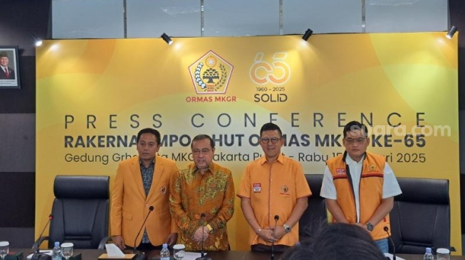 Konferensi pers perihal rapat kerja nasional (Rakernas) dan Majelis Pemusyawaratan Organisasi (MPO) Ormas MKGR Tahun 2025. (Suara.com/Novian)