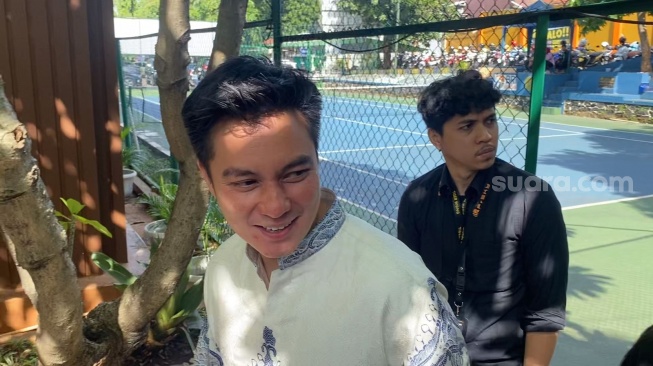 Baim Wong di Pengadilan Agama Jakarta Selatan, Rabu (15/1/2025) [Suara.com/Adiyoga Priyambodo]