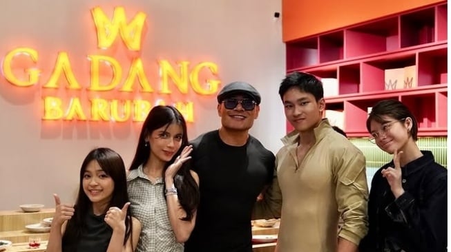 Intip Gurita Bisnis Deddy Corbuzier, Kini Buka Restoran Padang