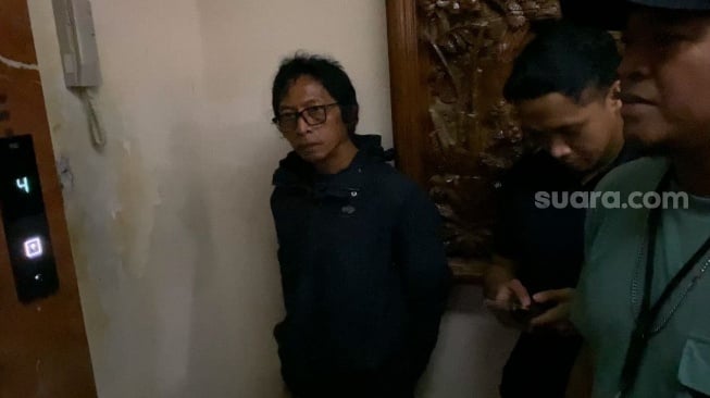 Sadis! Nanang Gimbal Tikam Aktor Sandy Permana di Kepala, Leher, dan Perut!