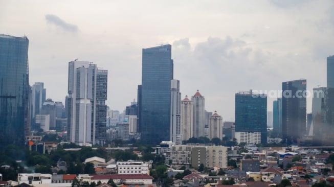 Suasana perumahan dan gedung bertingkat di Jakarta, Rabu (15/1/2025). [Suara.com/Alfian Winanto]