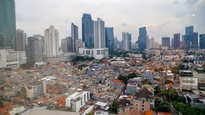 Suasana perumahan dan gedung bertingkat di Jakarta, Rabu (15/1/2025). [Suara.com/Alfian Winanto]