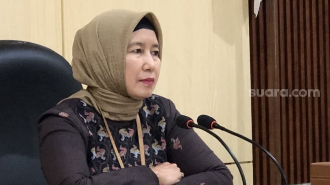 Kepala BPS DIY, Herum Fajarwati saat memaparkan data kemiskinan di DIY saat konferensi pers di kantor BPS setempat, Rabu (15/1/2025). [Suarajogja.id/Baktora]