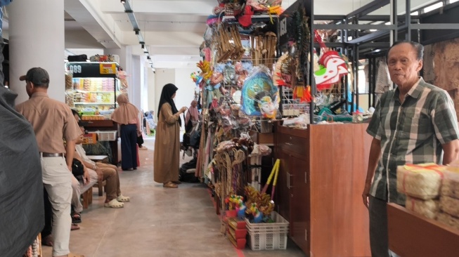 Cerita Pedagang Teras Malioboro di Lapak Baru, masih Nol Penghasilan hingga Lapak yang Sempit