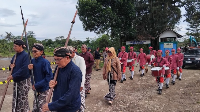 Makam Mbah Celeng yang Terdampak Tol Jogja-Solo Akhirnya Direlokasi, Prosesi Diawali dengan Upacara Adat