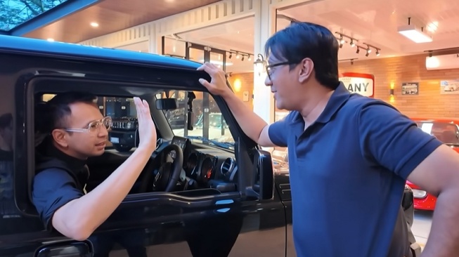 Raffi Ahmad berkunjung ke rumah Andre Taulany gunakan Suzuki Jimny (Youtube)