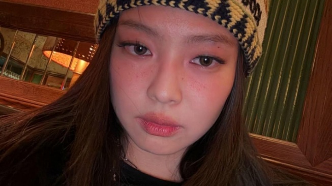 4 Inspirasi Tampilan Kasual Kece ala Jennie BLACKPINK, dari Gaya Chic hingga Edgy