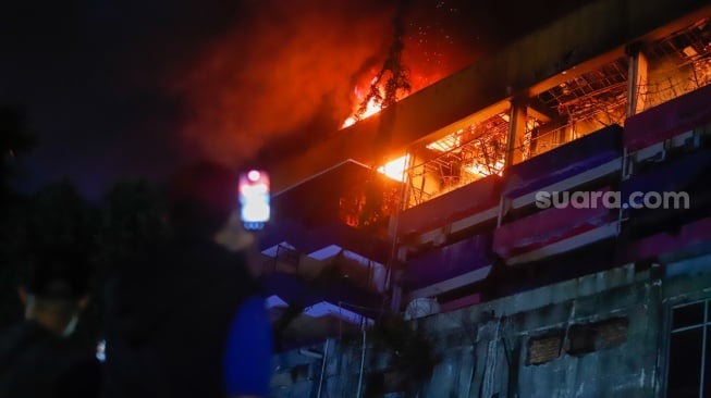 Ledakan Susul-menyusul di Lokasi Kebakaran Glodok Plaza Hingga Kamis Dini Hari