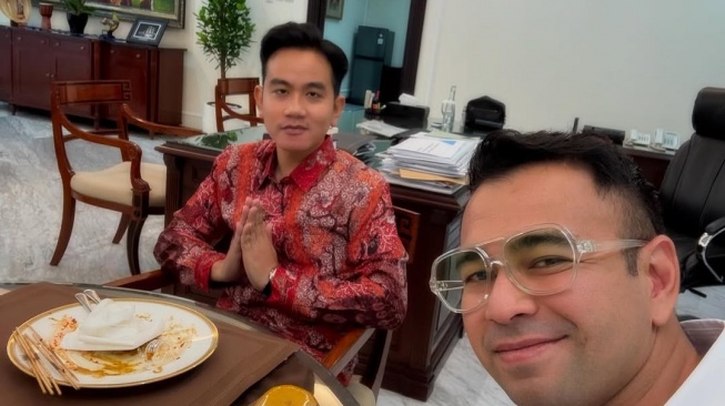 Lagi Disorot Perihal Mobil Dinas, Raffi Ahmad Pamer Makan Siang Bareng Gibran Rakabuming