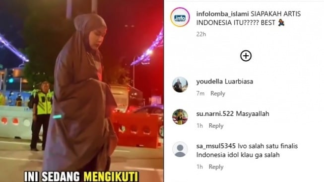 Soraya Larasati salat di pinggir jalan (Instagram/@infolomba_islami)