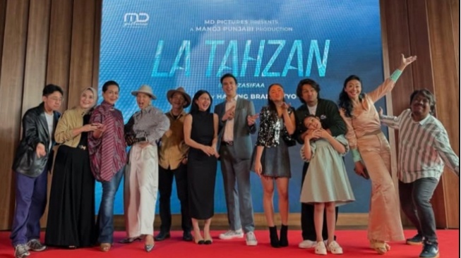 Deretan Potret Cast Reveal Film La Tahzan, Deva Mahenra Punya Dua Istri