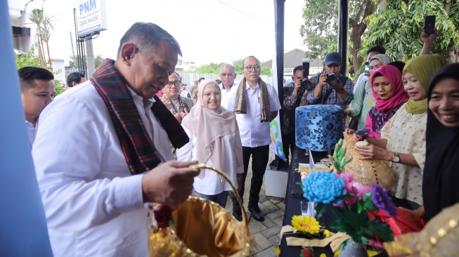 Inspirasi Pengembangan Industri Kreatif Nasabah PNM Mekaar dari Limbah Daur Ulang