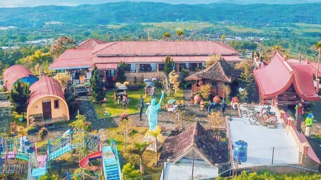 Sunrise Hill Gedong Songo, Tempat Glamping dan Hunting Spot Foto Kece