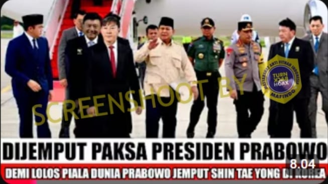 Thumbnail YouTube dengan narasi Prabowo menjemput Shin Tae-yong di Korea. Faktanya klaim tersebut salah. (Turnbackhoax)