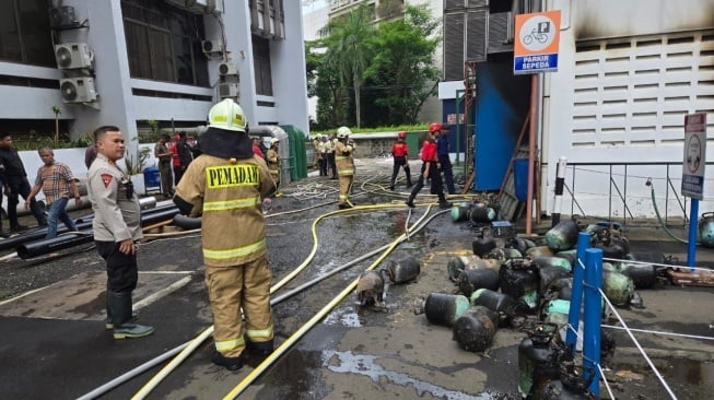 Diduga Kesalahan Teknis saat Pengelasan, Ruang Induk Mesin Pendingin Udara Bank Panin Jakpus Terbakar