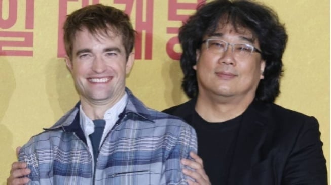 Robert Pattinson Puji Sutradara Bong Joon Ho Atas Kolaborasi Film Mickey 17