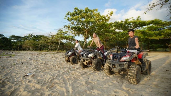 Aktivitas liburan seru di Tanjung Lesung Resort dan Hotel. (Dok. KEK Tanjung Lesung)