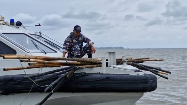 Barang Bukti Jadi Rezeki, KKP Bakal Sulap Bambu Pagar Laut Jadi Sarang Kerang Nelayan