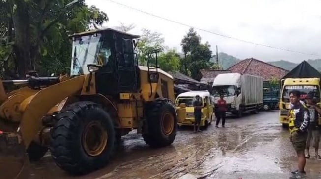 Normalisasi Ruas Jalan Nasional Bagbagan-Kiaradua, Dua Alat Berat Diturunkan