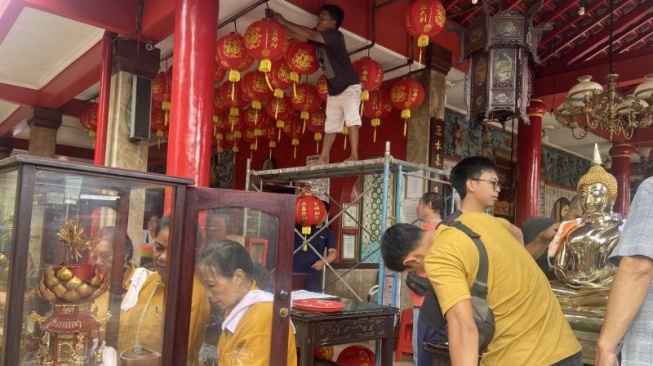 Vihara Dharmayana Kuta Bersih-Bersih Sambut Imlek 2576