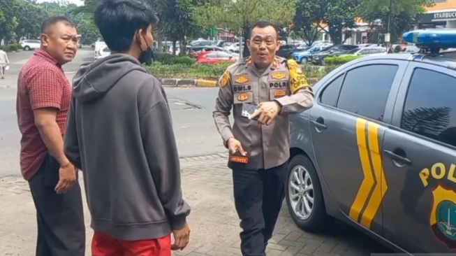 Todongkan Pistol ke Petugas SPBU di Rest Area Cibubur, Seorang Pria Ditangkap