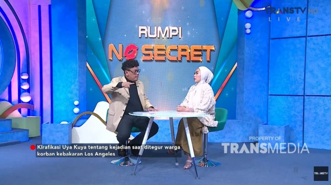 Uya Kuya dan Feni Rose dalam acara talkshow Rumpi (YouTube/TRANS TV Official)