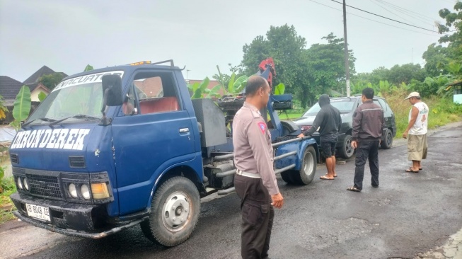 Nasib Mobil Misterius yang Diparkir Depan Toko Bakpia di Sleman Sebulan Lebih, Kini Diderek