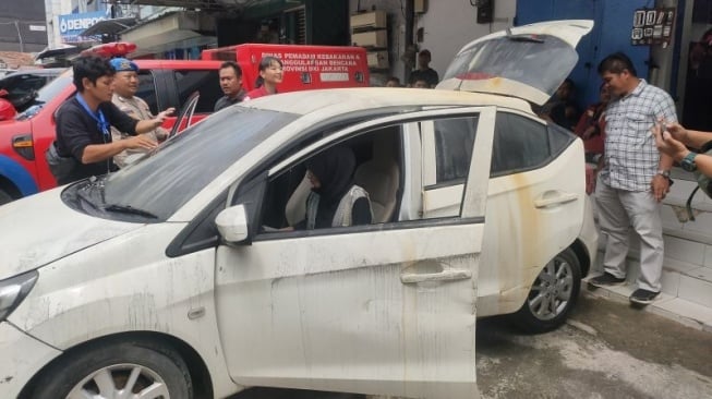 Mobil Milik Oshima Yukari Korban Hilang Kebakaran Glodok Plaza Dibawa Turun