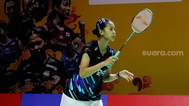 Pebulu Tangkis Tunggal Putri Indonesia, Putri Kusuma Wardani saat melawan Tunggal Putri Taiwan, Wen Chi Hsu pada laga perempat final Daihatsu Indonesia Masters 2025 di Istora Senayan, Jakarta, Jumat (24/1/2025). [Suara.com/Alfian Winanto]