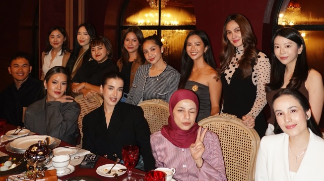 Momen beauty owner berkumpul, ada Nagita Slavina, Luna Maya, Tasya Farasya, Chelsea Islan dan Raisa. [Instagram/@tasyafarasya]