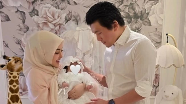 Perlengkapan Bayi Syahrini Usai Mandi Serba Hermes, dari Bath Wrap hingga Handuk Harganya di Luar Nalar