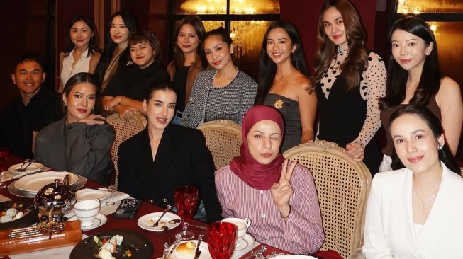 Luna Maya Kumpul Bareng Owner Beauty Local, Netizen: Kok Nikita Mirzani dan Shella Saukia Gak Ada?