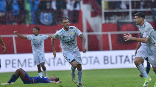 Tyronne Del Pino Gemilang, Persib Bandung Tumbangkan Arema FC