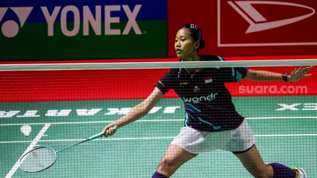 Pebulu Tangkis Tunggal Putri Indonesia, Putri Kusuma Wardani saat melawan Tunggal Putri Taiwan, Wen Chi Hsu pada laga perempat final Daihatsu Indonesia Masters 2025 di Istora Senayan, Jakarta, Jumat (24/1/2025). [Suara.com/Alfian Winanto]