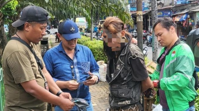 Tolak Ngasih Uang Rp2.000, Pria di Cempaka Putih Ditusuk Pengamen Punk Mabuk