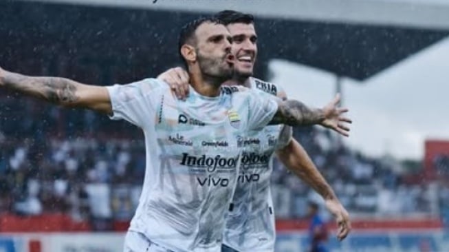 Selebrasi Tyronne del Pino saat cetak gol ke gawang Arema FC dalam lanjutan BRI Liga 1 [Instagram Persib]