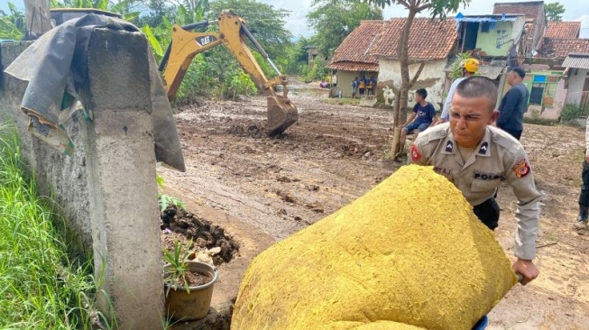 Asesmen Daerah Terdampak Banjir dan Longsor, BPBD Garut Terjunkan Personel ke Sejumlah Kecamatan