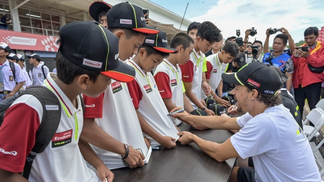 Pertamina Enduro dan VR46 Riders Academy Latih Pembalap Muda Indonesia di Mandalika