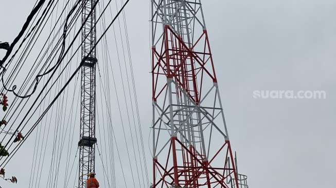 Beton Penyangga Tower di Bekasi Roboh, Korban Tewas Sulit Dievakuasi