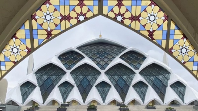 Situasi di Masjid Raya Aljabbar di Kota Bandung, Jawa Barat. ANTARA/Rubby Jovan