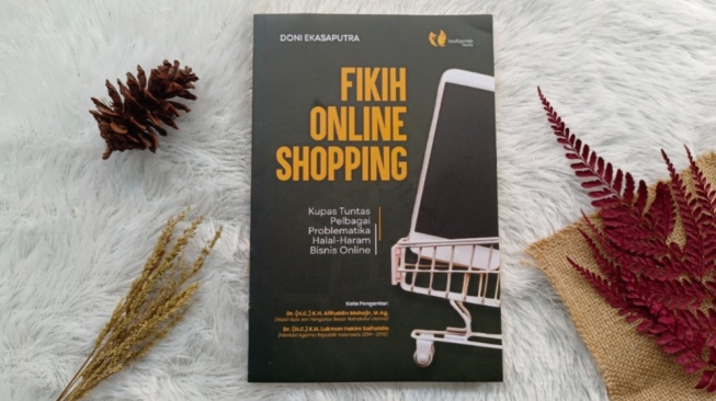 Ulasan Buku Fikih Online Shopping, Lugas Menjawab Hukum Membajak Hak Cipta