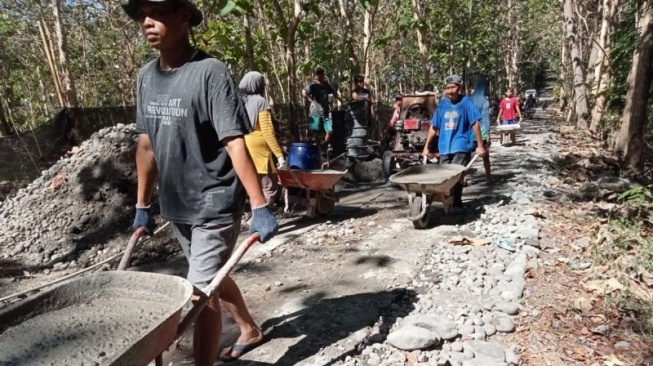 Tingkatkan Kualitas Infrastruktur Pedesaan, Pemkab Bantul Gerakkan Masyarakat Lewat Padat Karya