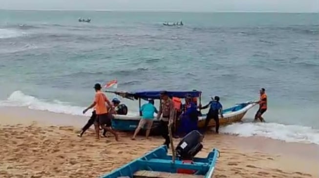 Tragedi Siswa SMPN 7 Mojokerto Tewas di Pantai Drini, Tim SAR Sudah Ingatkan Berulang Kali Tapi Tak Dihiraukan