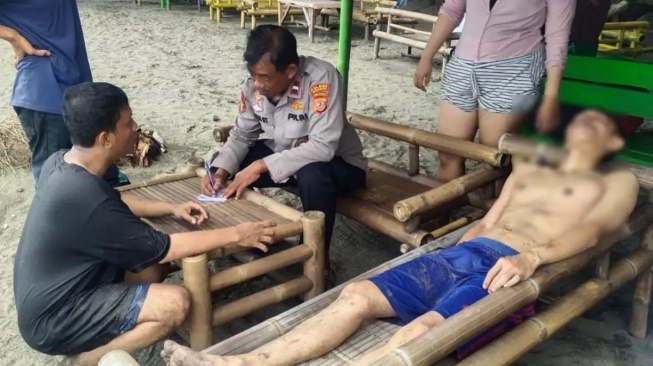 Wisatawan asal Jakarta Utara nyaris tenggelam di pantai Citepus Sukabumi | Foto : Ilyas Supendi