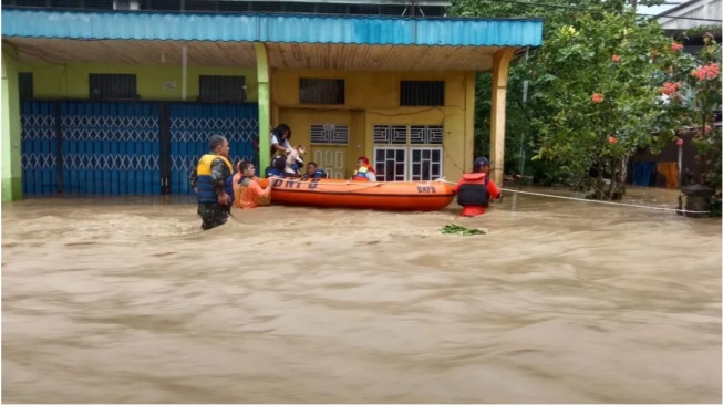 Banjir Sungai Sebalo Rendam Ratusan Rumah di Bengkayang