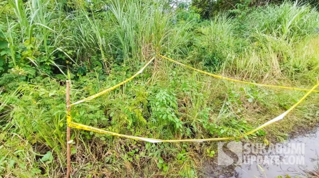 Penemuan kendi berisi ari-ari bayi di Palabuhanratu Kabupaten Sukabumi | Foto : Ilyas Supendi