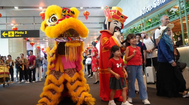 Ada Nuansa Pecinan Dan Barongsai di Bandara Ngurah Rai Saat Imlek