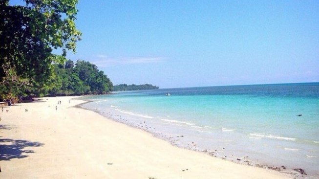 Persona Pantai Natsepa, Pasir Putihnya Luas Cocok untuk Ragam Aktivitas