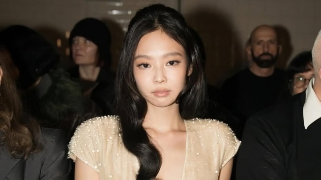 Pesona Jennie BLACKPINK di Pagelaran Busana di Jean Paul Gaultier: Tampil Glamor dan Jadi Sorotan di Barisan Depan